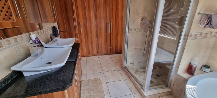 4 Bedroom Property for Sale in Woodland Hills Free State